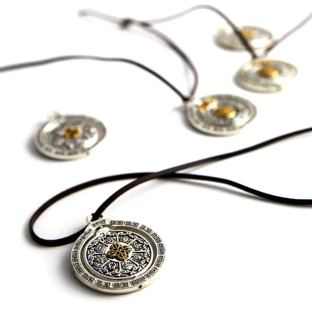 Pandantiv 8 simboluri norocoase