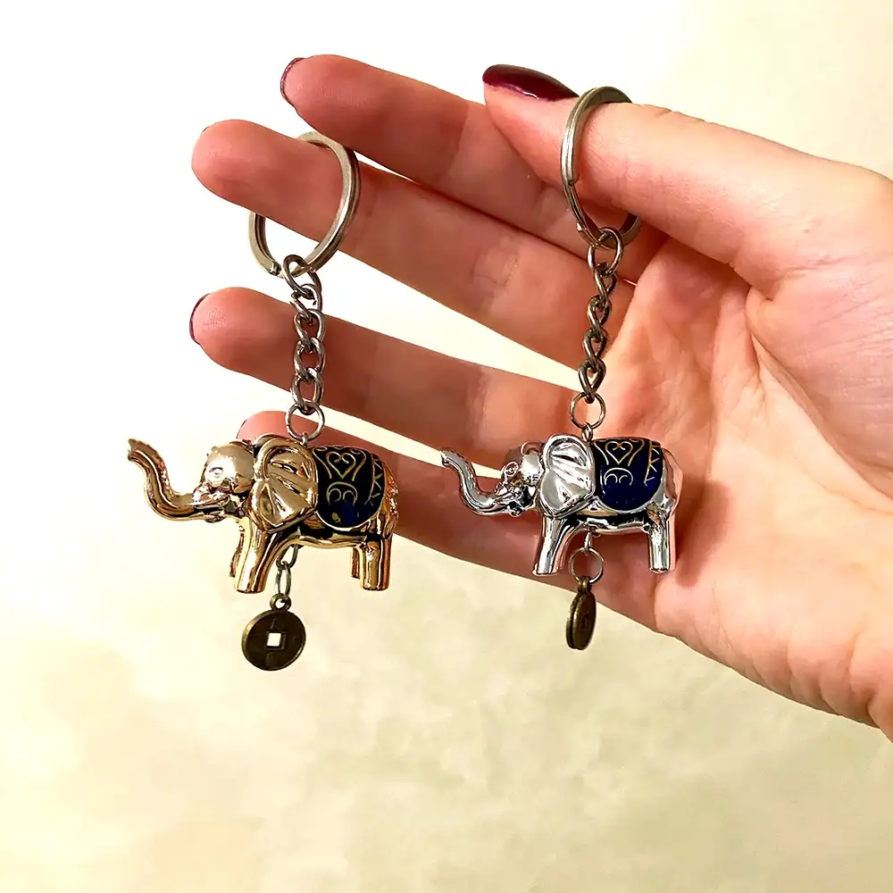 Breloc cu elefant și monede