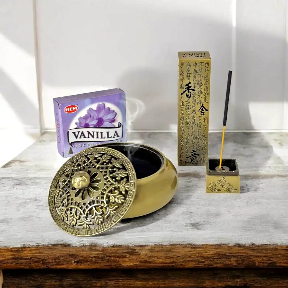 Set cadou doua suporturi de conuri din metal cu mantre fericire si conuri parfumate aroma de Vanilie