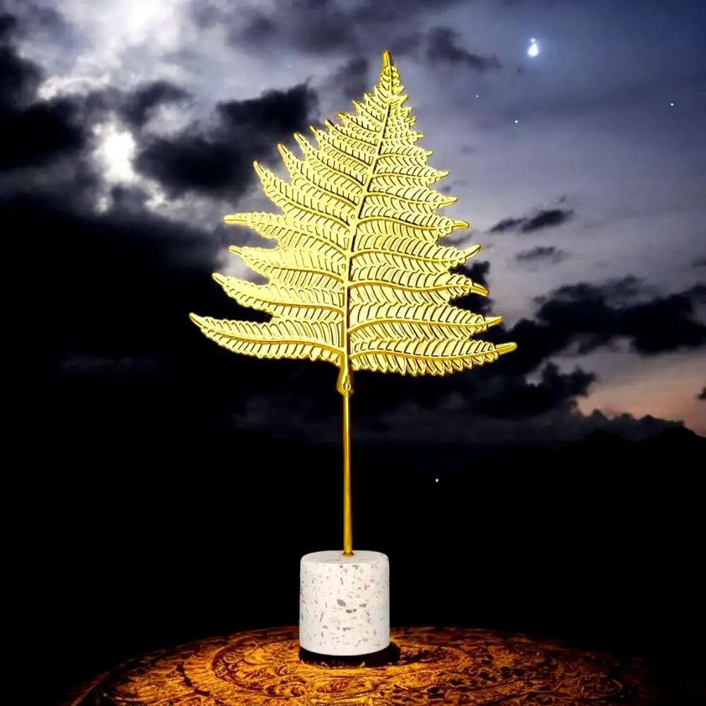 Decor frunză ferigă