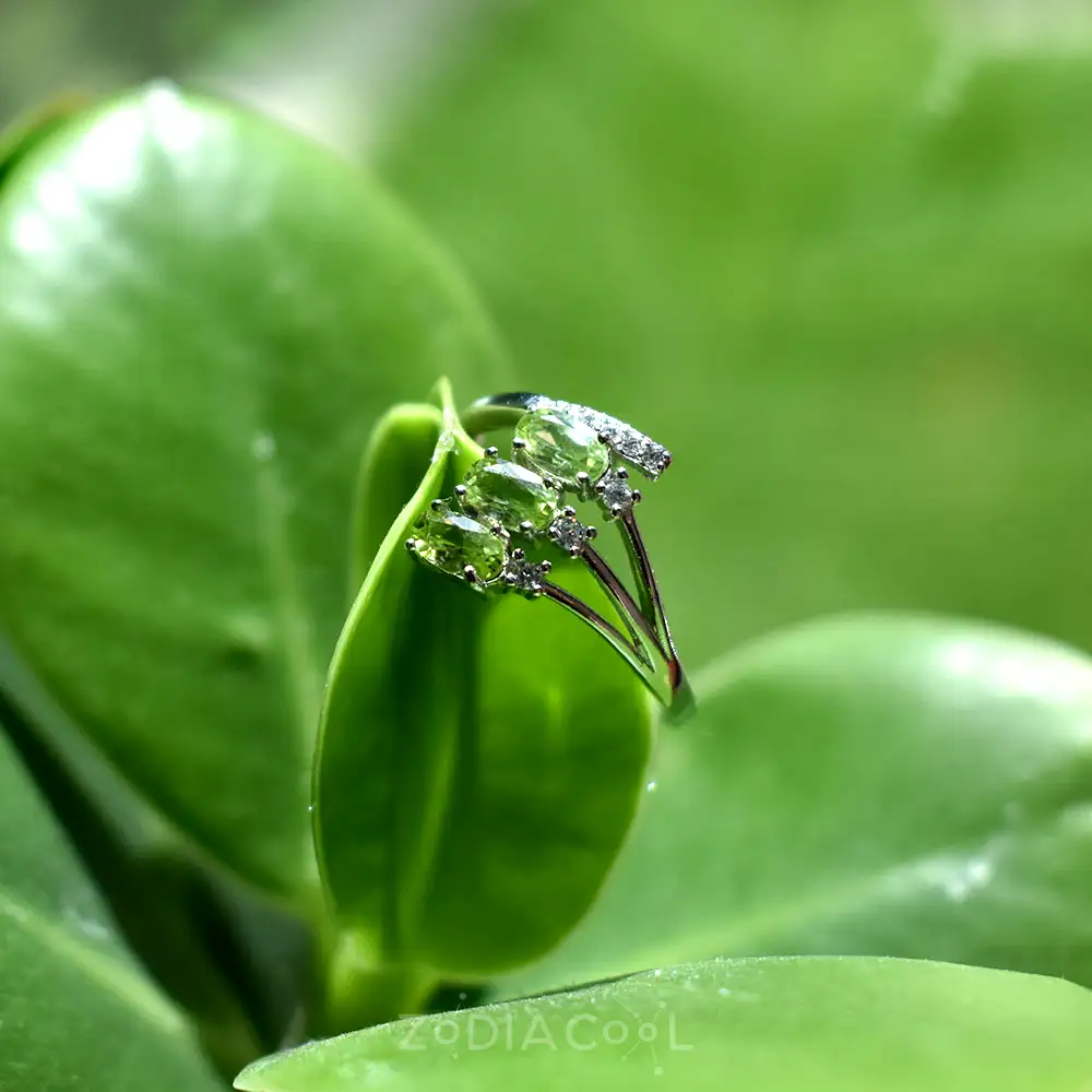 Inel 3 pietre Peridot