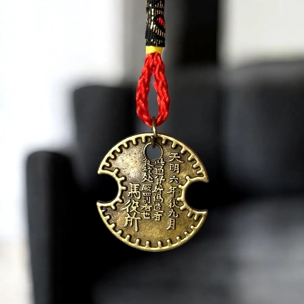 Amuleta cu moneda lacat pentru bani si noroc