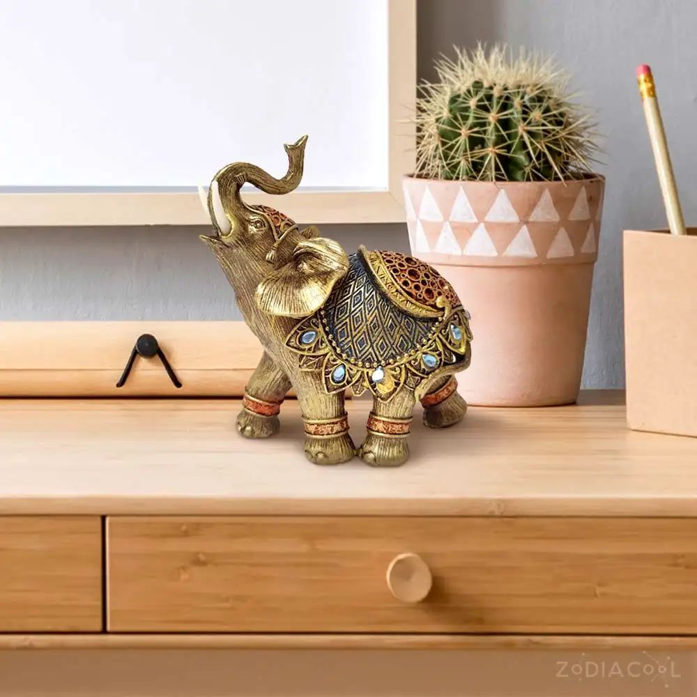 Elefant cu trompa in sus