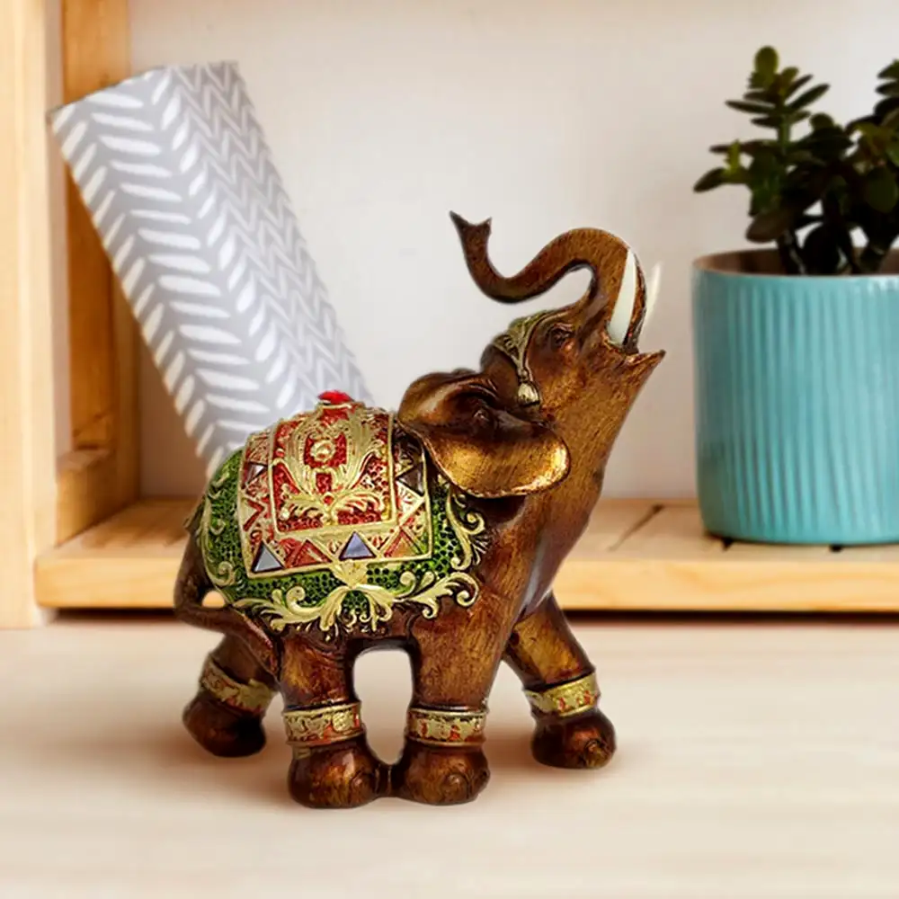 Elefant cu trompa in sus