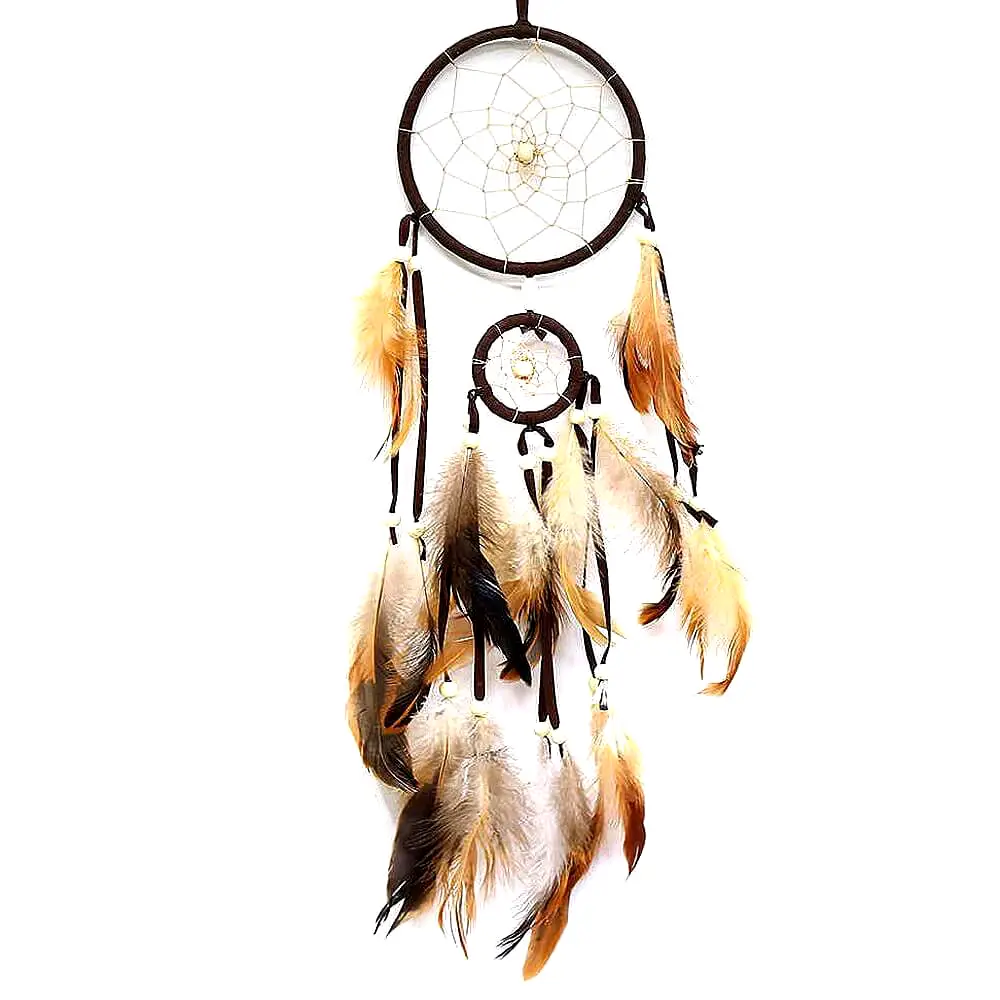 Dream catcher traditional, ornament protectie cosmar, 2 cercuri maro cu pene crem
