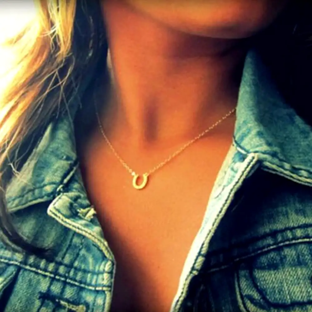 Colier pandantiv potcoava norocoasa, dublu choker auriu