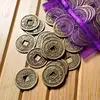 Monede chinezesti feng shui, ideograme norocoase pentru bani, metal auriu 23 mm