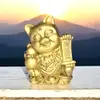 Pisica Maneki Neko pe pepite, remediu feng shui pentru protecție și prosperitate, rășină aurie 8 cm
