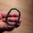 Set bratara Malachit felicitare personalizata, piatra succes in afaceri, din pietre semipretioase rotunde, elastica verde