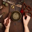 Bol Tibetan cantator batut manual set cu ciocanel lemn si ceremonial pentru casa si energizare, metal 9.5 cm