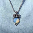 Pandantiv Cuart Opal bufnita, lantisor tennis, piatra 3.5 cm