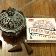 Conuri parfumate Mosc Alb, HEM Precious profesional White Musk,aroma orientală, suport metalic inclus, 10 conuri (25g) aromaterapie