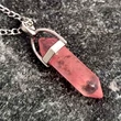 Pandantiv Cuart Cherry, piatra cu rol de protectie in set cu lantisor otel inoxidabil, cristal natural hexagonal 34 mm dublu varf