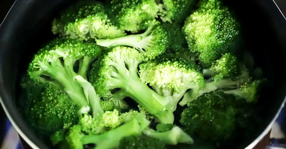 Beneficiile consumului de broccoli – alimentul sărac în calorii și bogat în fibre