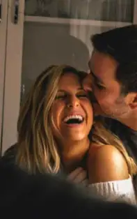 Știai că te iubește în secret? Iată 6 semne care dau orice bărbat de gol!