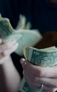 Ai visat ceva legat de bani? Iată ce semnificație au cele mai frecvente vise