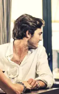 De ce bărbații se uită la alte femei chiar dacă sunt într-o relație