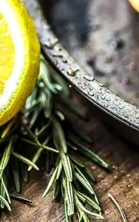 Rozmarinul – descoperă alimentul minune care te ajută să trăiești mai mult