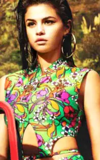 Ce culoare să porți în luna AUGUST ca să atragi dragostea, în funcție de zodie