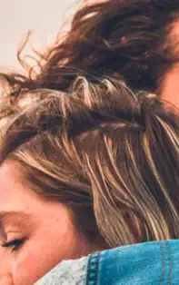 Cum să reacționezi când simți că nu te mai vrea, dar nici nu te lasă să pleci