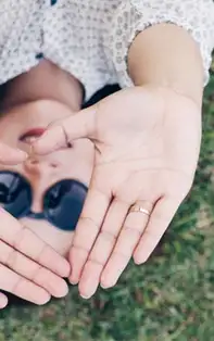 Degetele în chiromanție. Tu știi care este degetul direct conectat cu inima?