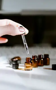 Beneficiile aromaterapiei pentru corp și minte. Cum poți să te vindeci cu ajutorul uleiurilor esențiale