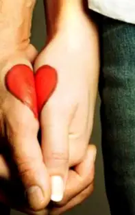 Te ține de mână sau de mijloc? Ce spune limbajul trupului despre viitorul împreună