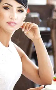 Limbajul trupului la femei, ce-i face pe bărbați să-și întoarcă privirea 