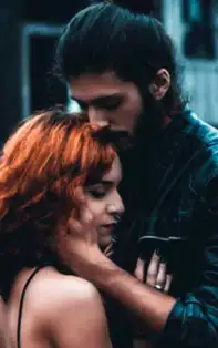 Este îndrăgostit de tine sau nu? Gesturile ascunse dau cărțile pe față