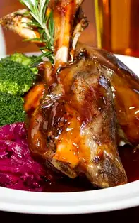 Prepară cea mai bună friptură de miel, marinându-l după această rețetă