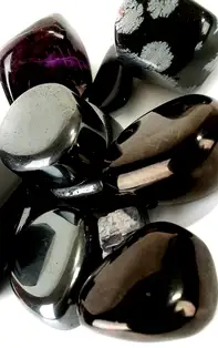 Ce semnificație are piatra neagră de onix și cum te ajută să ai succes