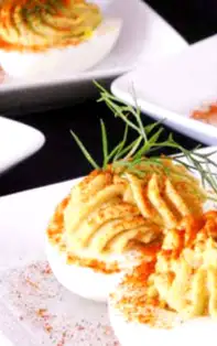 Rețetă de ouă umplute cu ton și branză de burduf