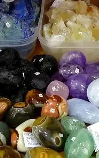 Ce pietre semiprețioase ți se potrivesc în funcție de culorile norocoase ale zodiilor