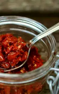 Roșii uscate în ulei aromat