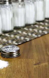 Cum „repari” o mâncare în care ai scăpat prea multă sare, sau prea multe condimente