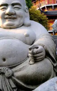 Statueta Buddha vesel, povestea și rolul acesteia în casă