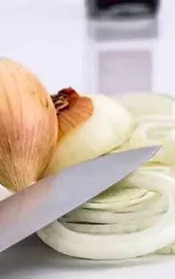 Sfaturi pentru cum să tai ceapa fără să lăcrimezi