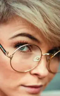 Zece trucuri pe care le știe orice femeie irezistibilă. Niciun bărbat nu poate rezista