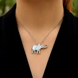 Colier elefant trompa in sus și piatra lunii