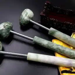 Ciocanel din jad pentru masaj facial si corporal