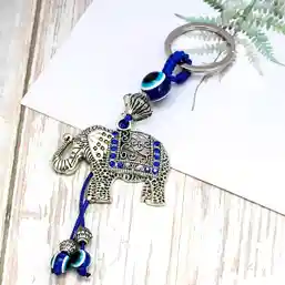 Breloc elefant cu trompa în sus și ochi magic norocos