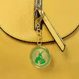 Breloc Iepure cu flori de piersic