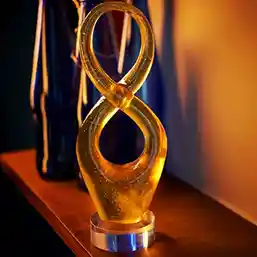 Cifra 8 statueta opt