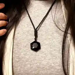 Colier obsidian stea cu șase colțuri