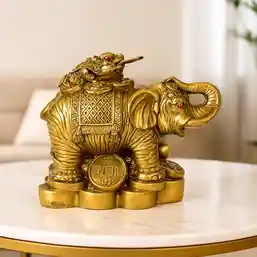 Elefant cu broasca in spate