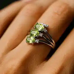 Inel 3 pietre Peridot
