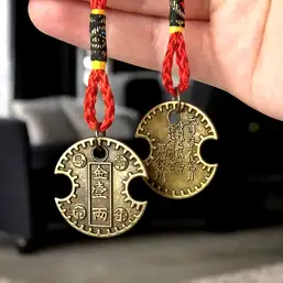 Imagine Amuleta cu moneda lacat pentru bani si noroc