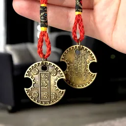 Amuleta cu moneda lacat pentru bani si noroc