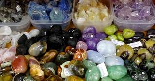 Ce pietre semiprețioase ți se potrivesc în funcție de culorile norocoase ale zodiilor