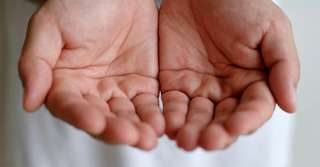 Imagine  Elocvență și idealism sau ruină în dragoste? Află ce spune linia capului despre tine